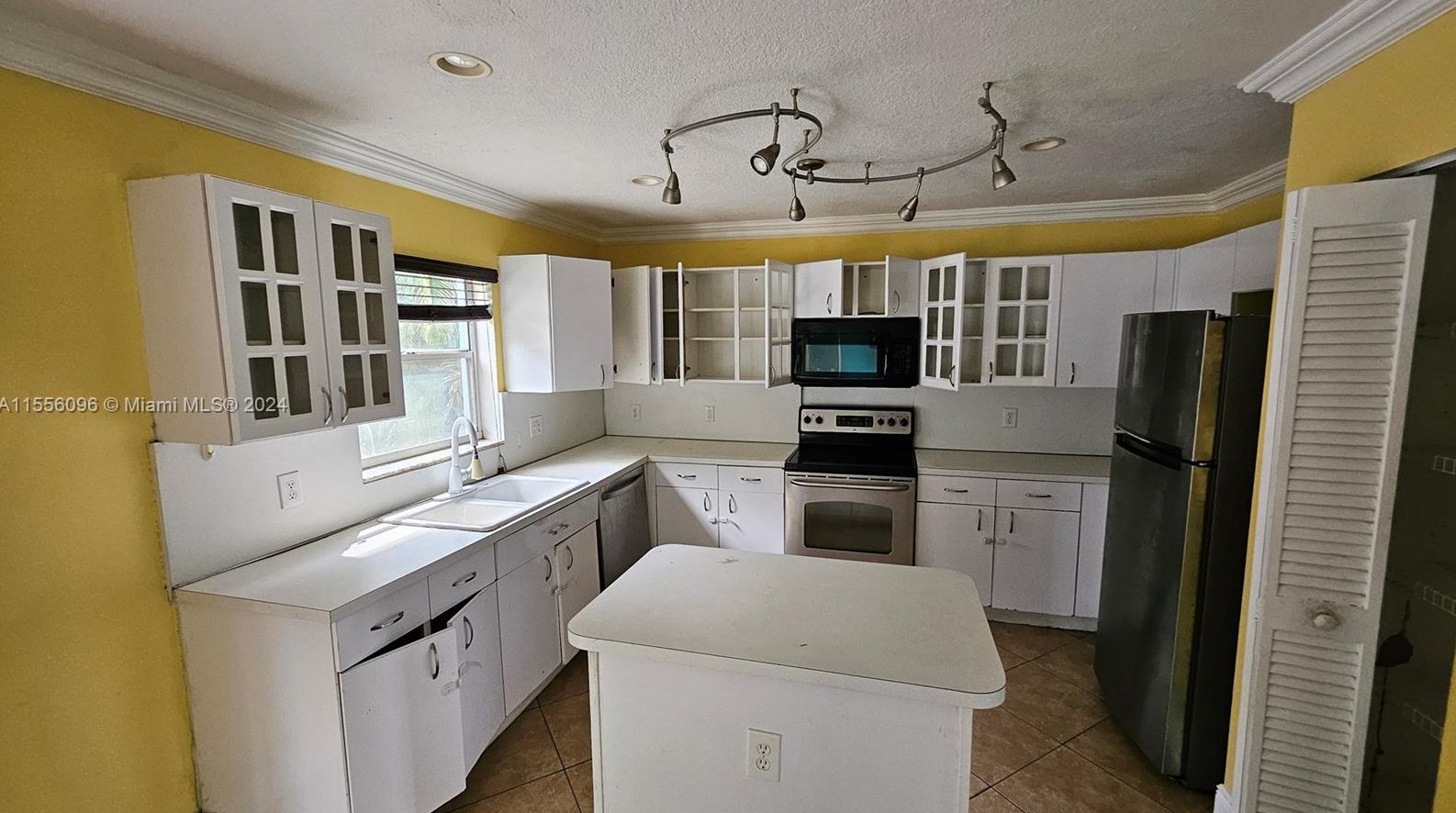 1401 97th Ave, Hollywood FL 33025-1926 exterior