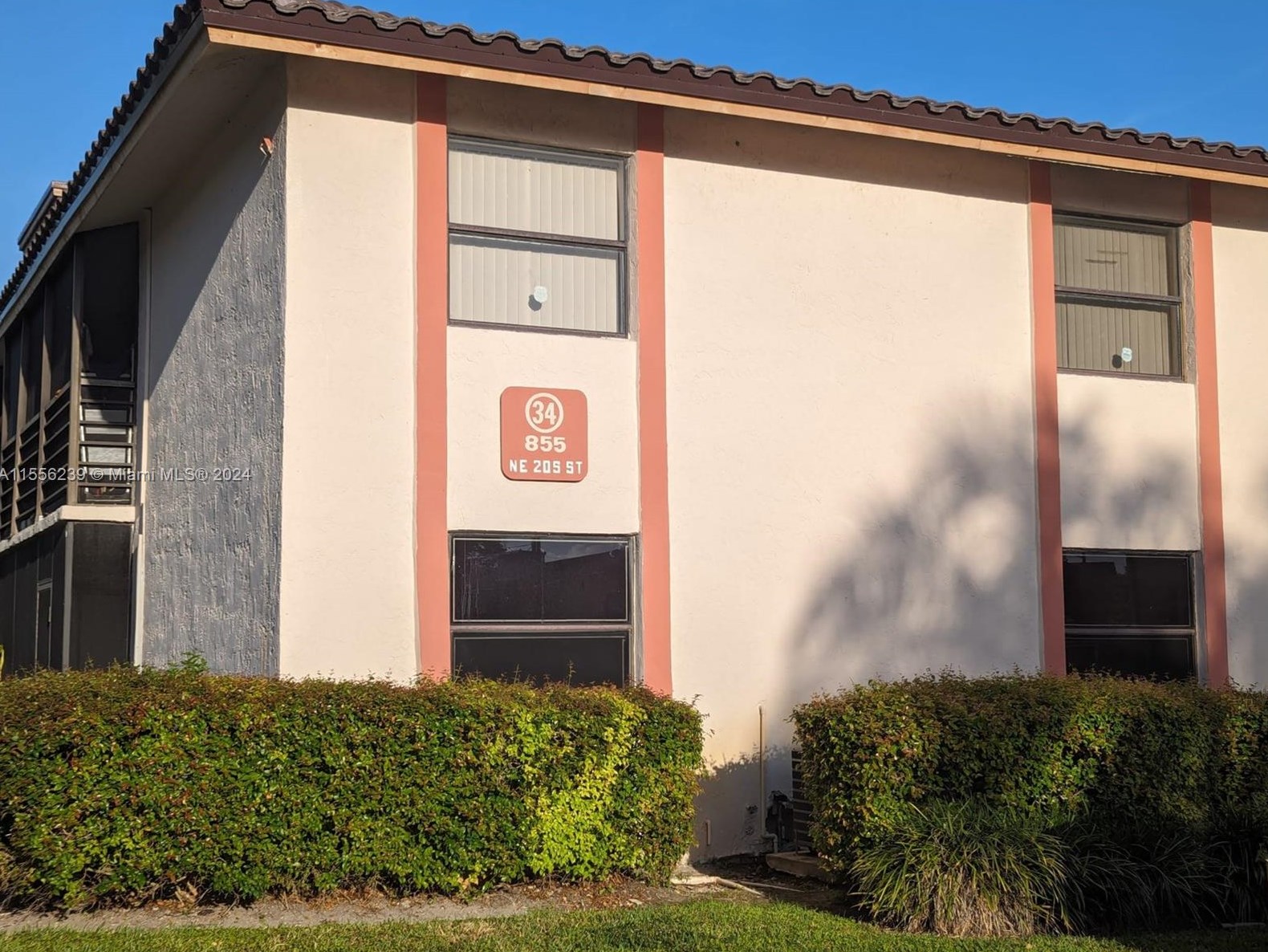 855 209th St, Miami FL  33179-1218 exterior