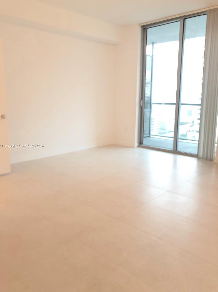 1111 1st Ave, Miami FL  33130-5400 exterior