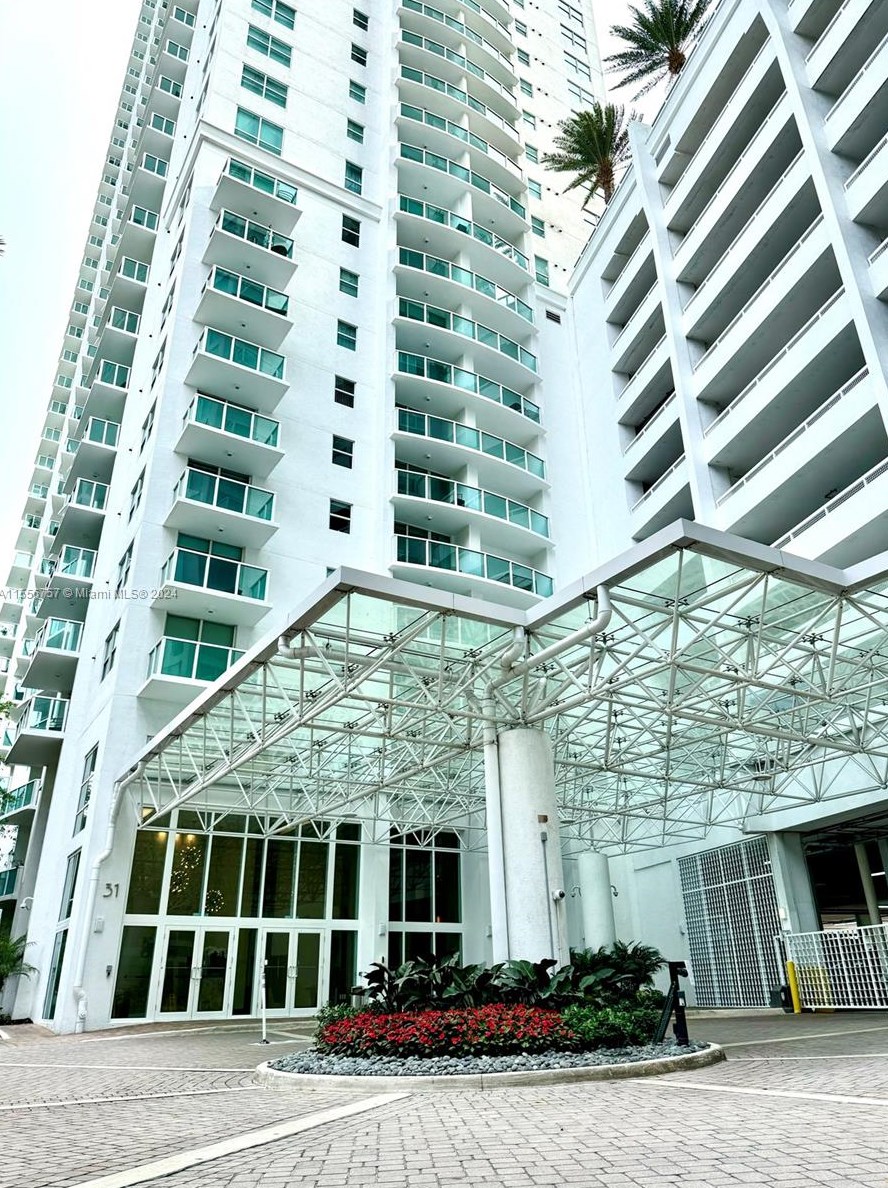 31 5th St, Miami FL 33131-2505 exterior
