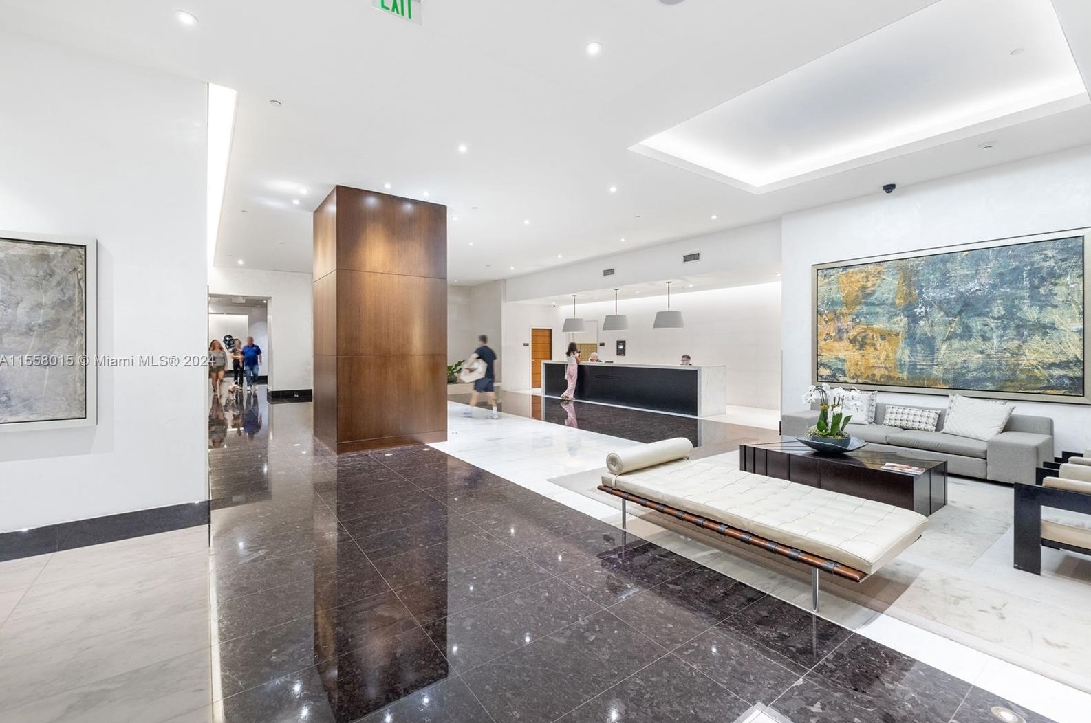 200 Biscayne Boulevard Way, Miami FL 33131-2154 exterior