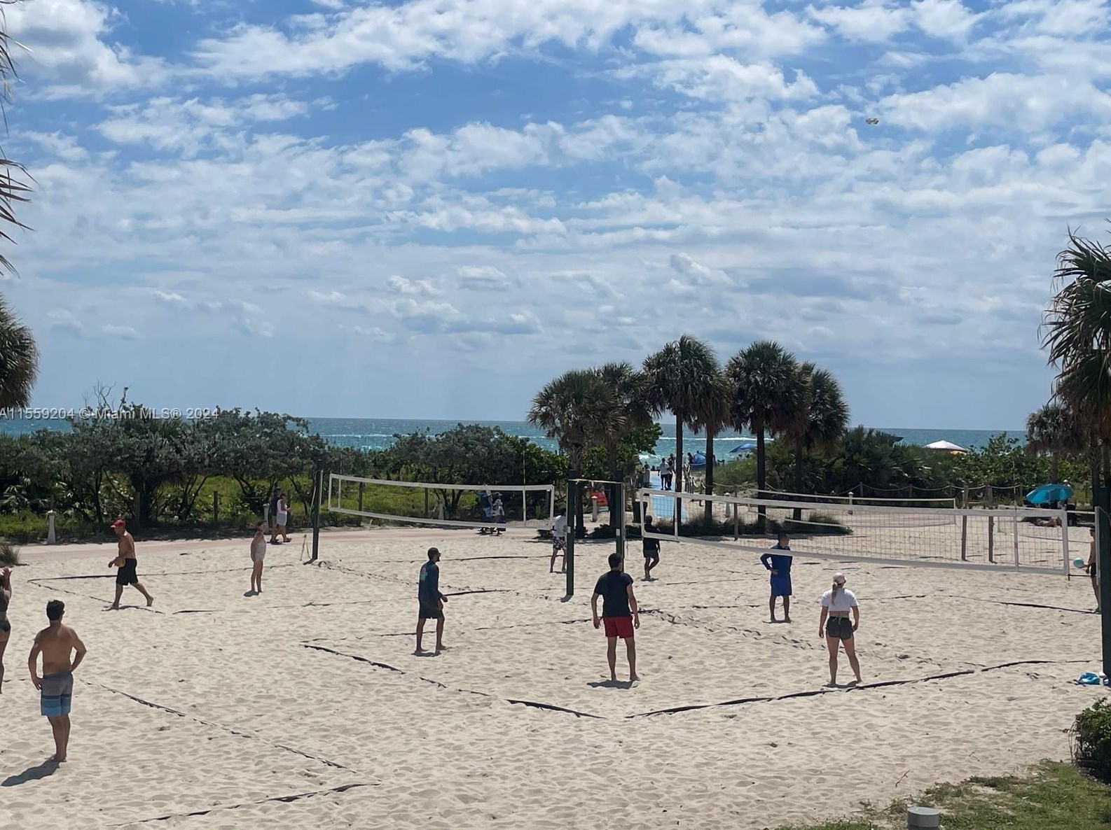 7400 Harding Ave, Miami FL 33141-2704 exterior