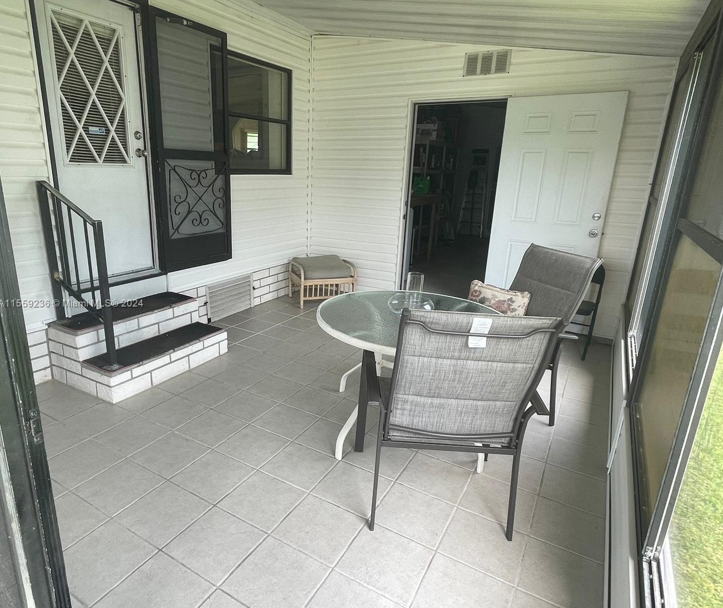 8240 Cinnamon Ct, Fort Pierce FL 34952-3301 exterior