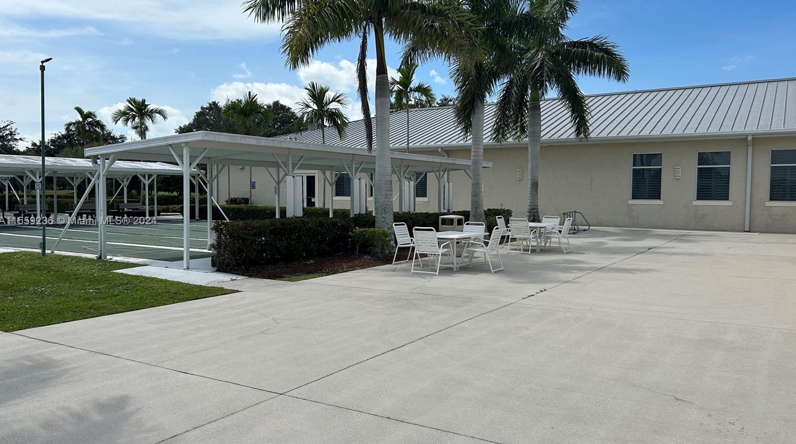 8240 Cinnamon Ct, Fort Pierce FL 34952-3301 exterior