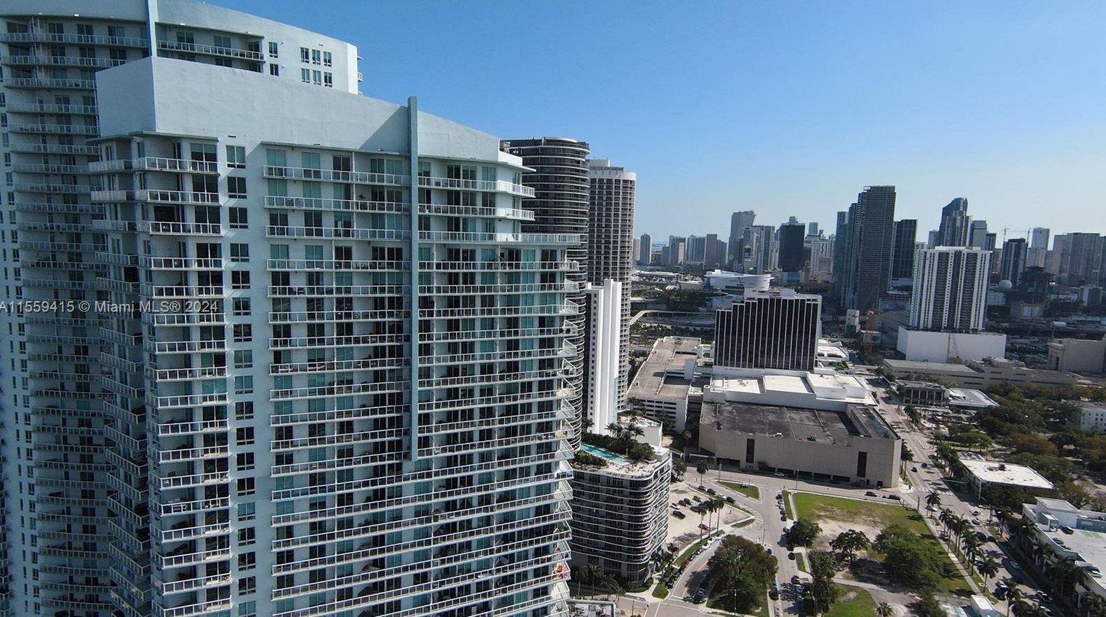 1900 Bayshore Dr, Miami FL  33133-3217 exterior