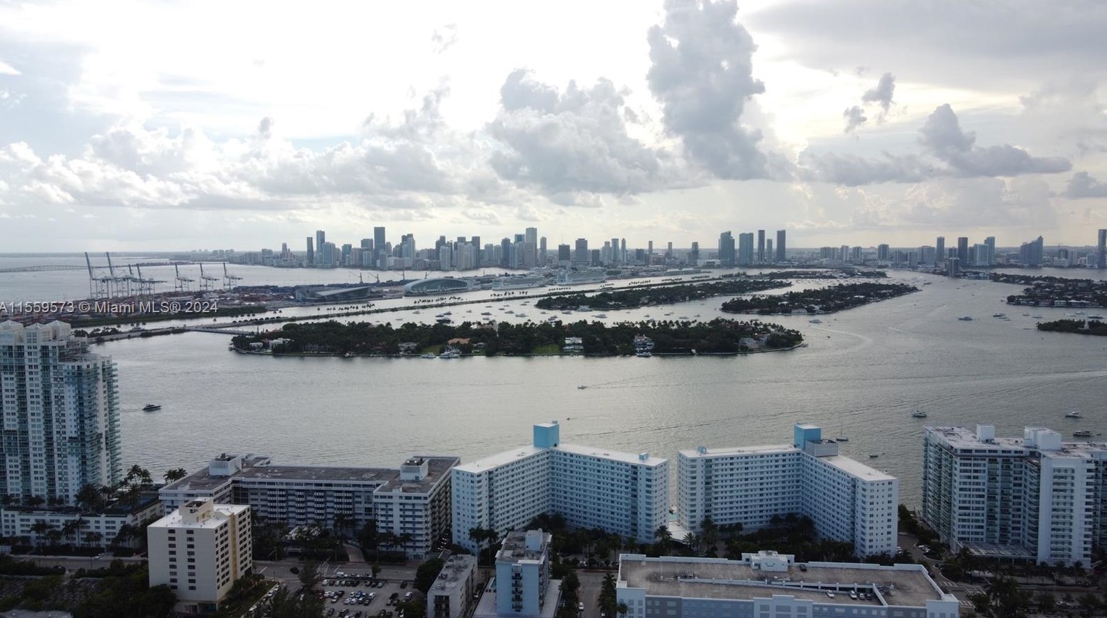 910 Jefferson Ave, Miami FL  33139-8450 exterior