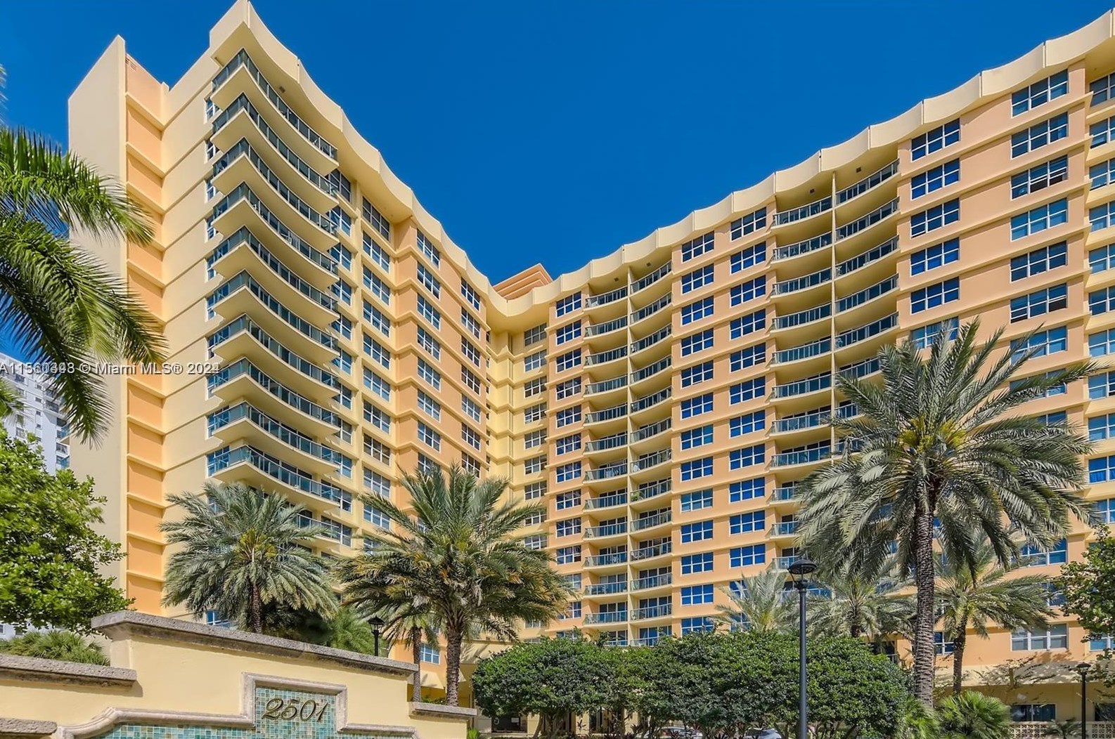 2501 Ocean Dr, Hollywood FL  33019-2699 exterior