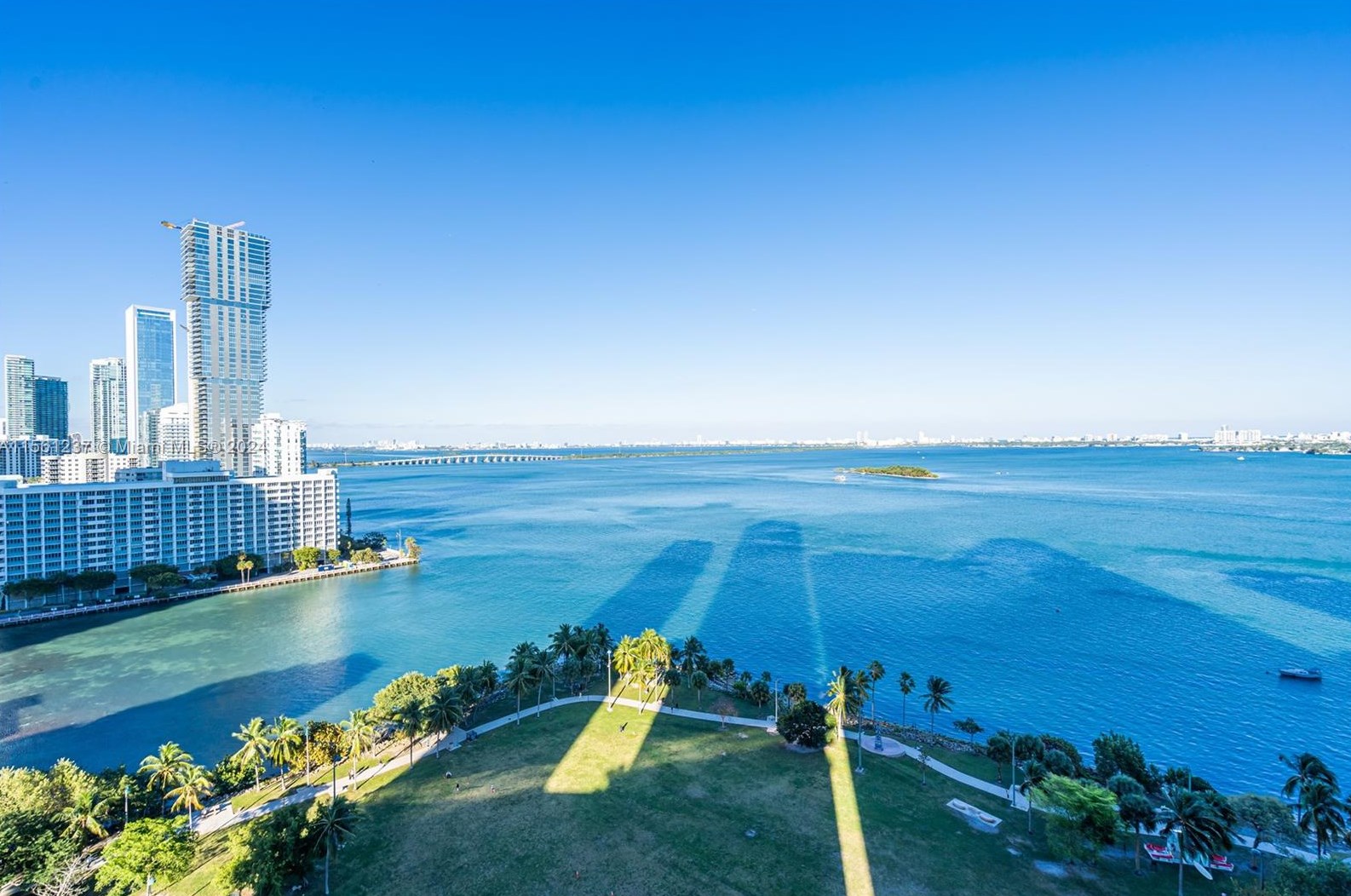 1900 Bayshore Dr, Miami FL  33133-3217 exterior