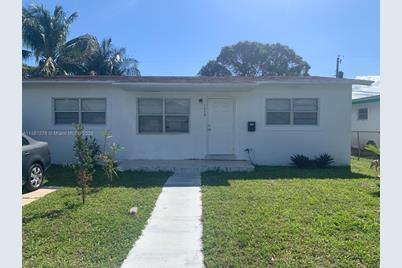 1450 NW 24th Ter - Photo 1