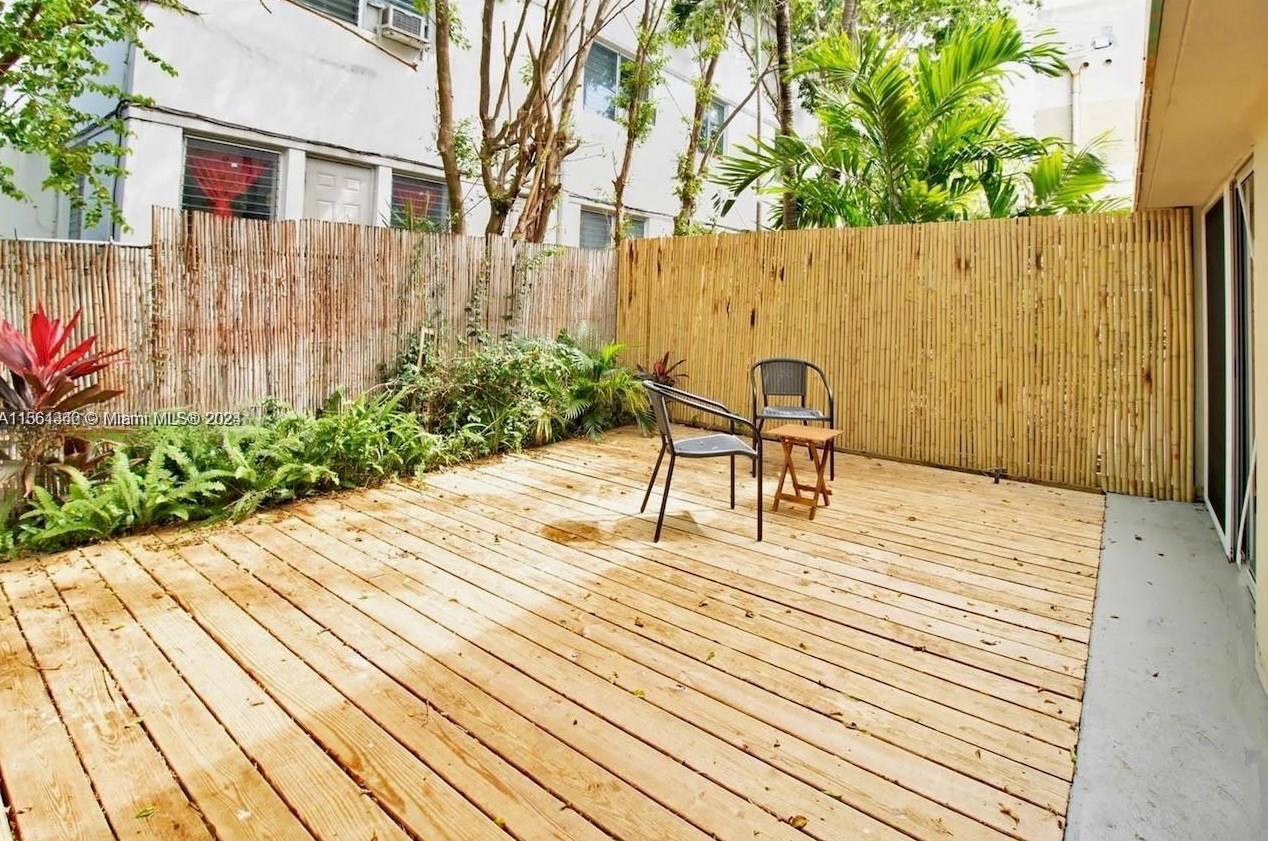 833 39th St, Miami FL 33140-3845 exterior