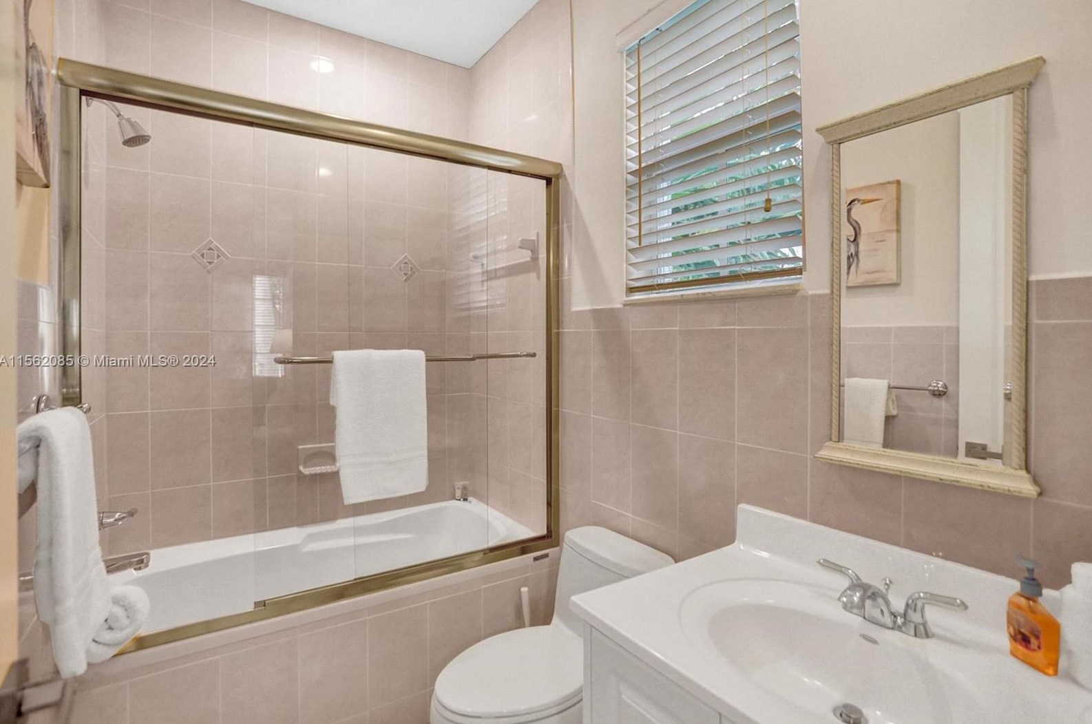 832 Hollywood Blvd, Hollywood FL  33019-1604 exterior