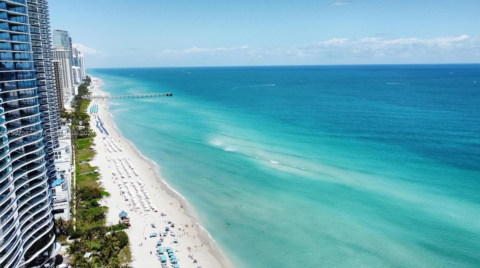 100 Bayview Dr, Miami FL  33160-4772 exterior