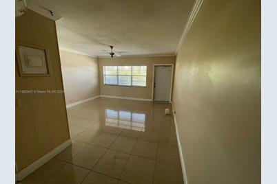 230 SW 11th Ave #12 - Photo 1
