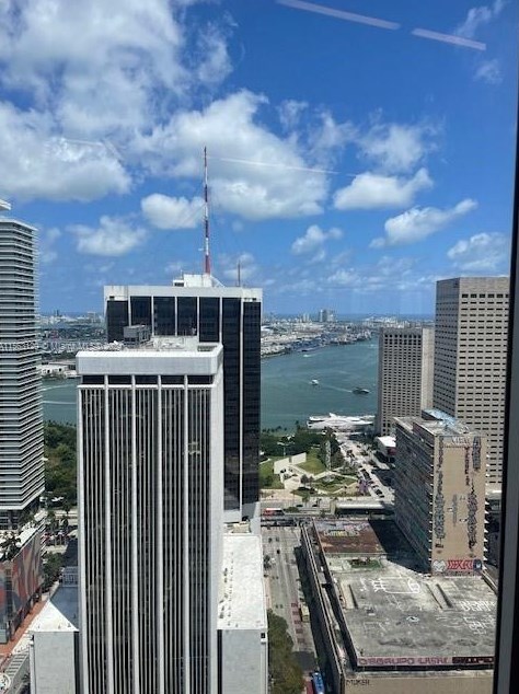 151 1st St, Miami FL 33132-2501 exterior