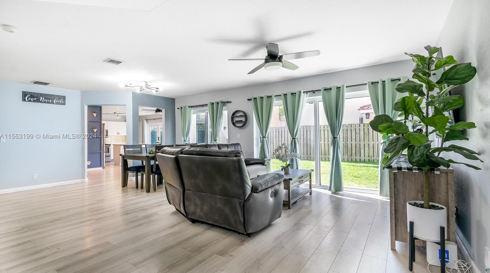 11272 Roundelay Rd, Hollywood FL  33026-1351 exterior