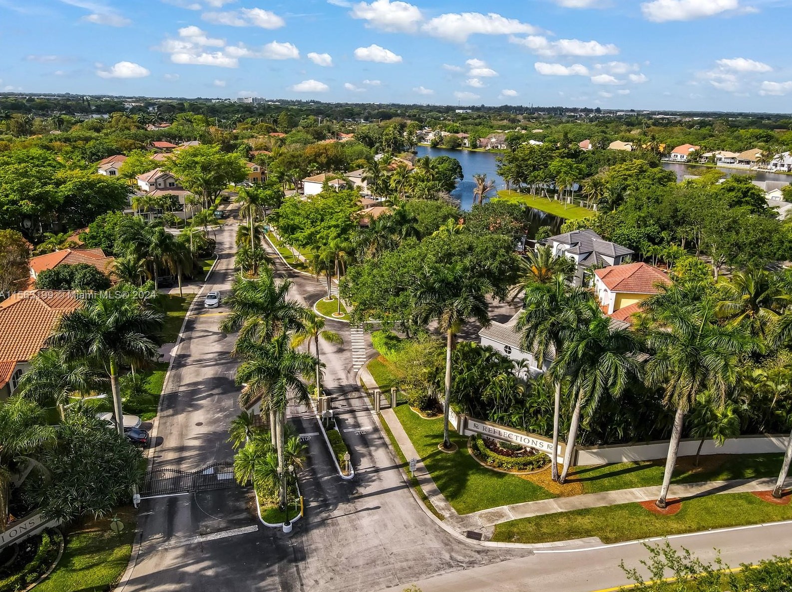 11272 Roundelay Rd, Hollywood FL  33026-1351 exterior