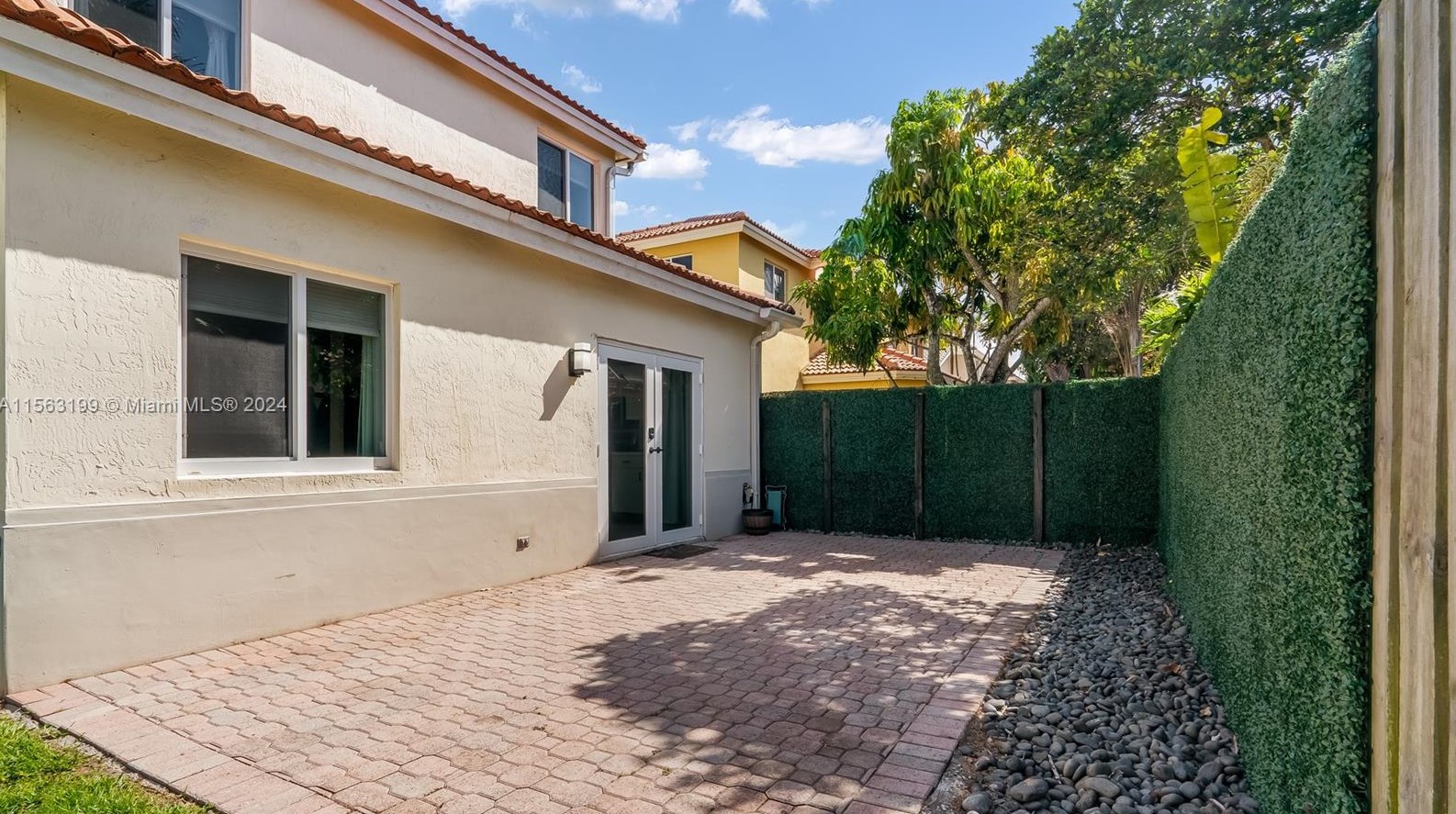 11272 Roundelay Rd, Hollywood FL  33026-1351 exterior