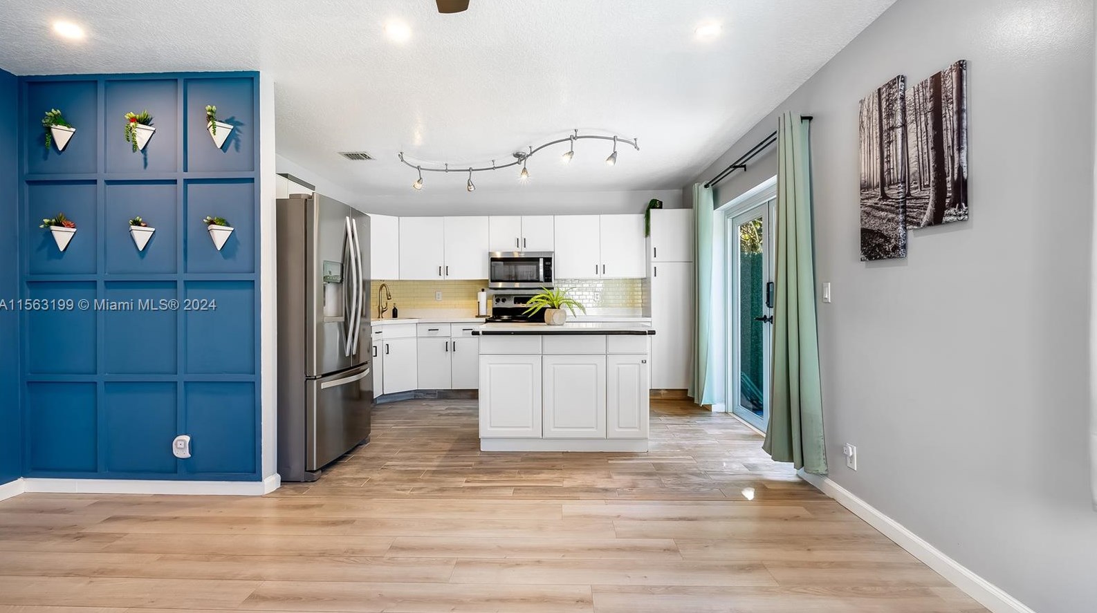 11272 Roundelay Rd, Hollywood FL  33026-1351 exterior