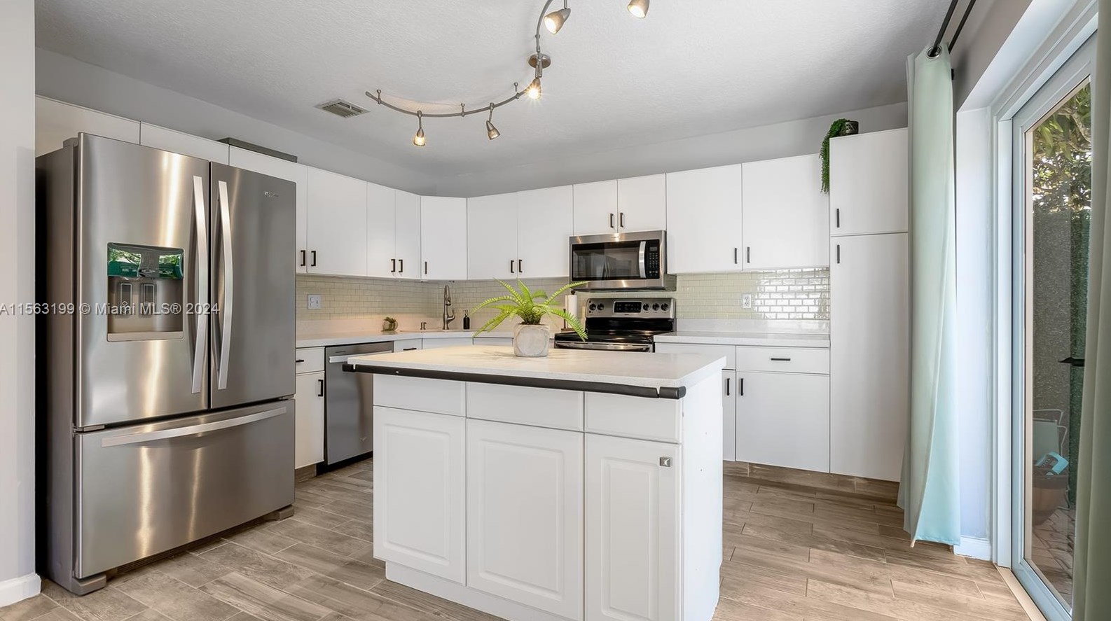 11272 Roundelay Rd, Hollywood FL  33026-1351 exterior