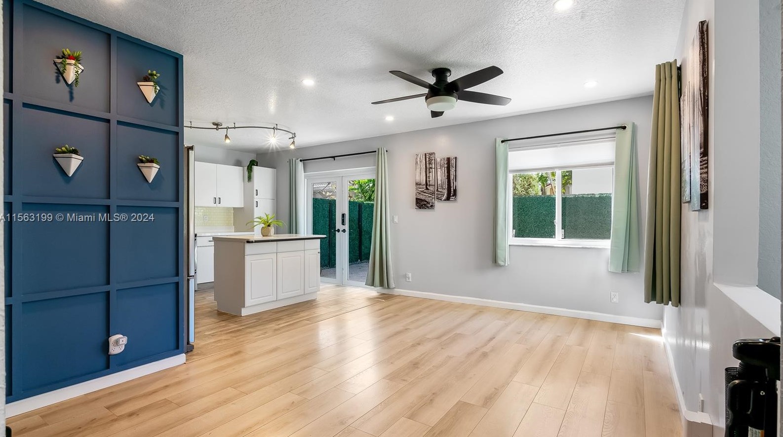 11272 Roundelay Rd, Hollywood FL  33026-1351 exterior