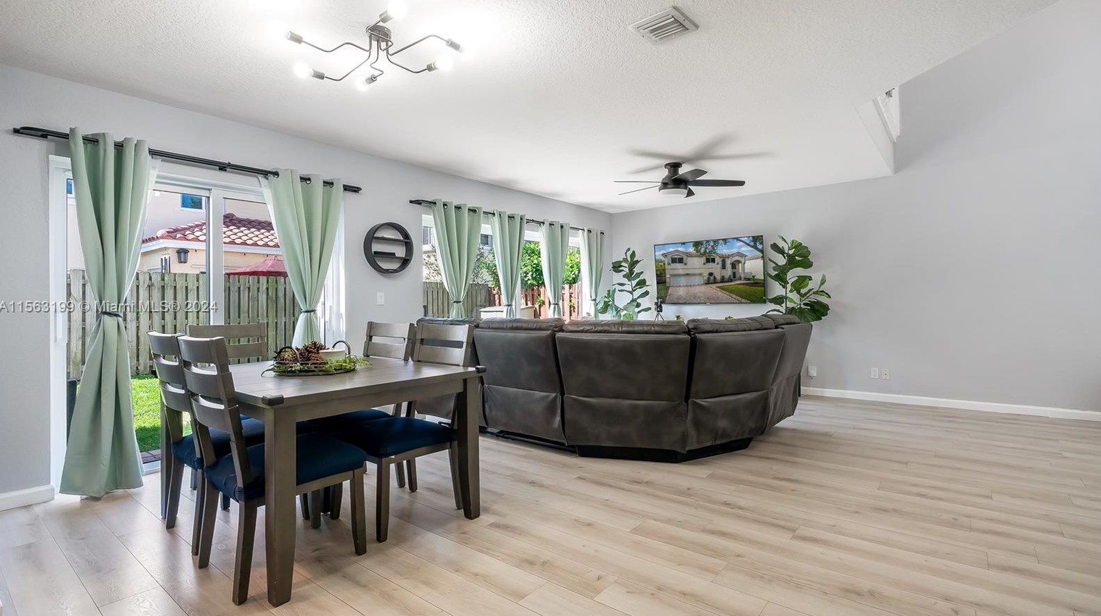 11272 Roundelay Rd, Hollywood FL  33026-1351 exterior