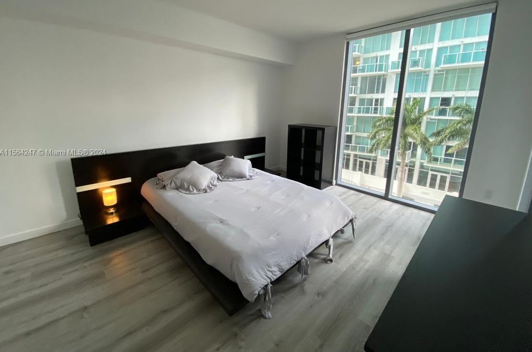 31 6th St, Miami FL 33131-1959 exterior