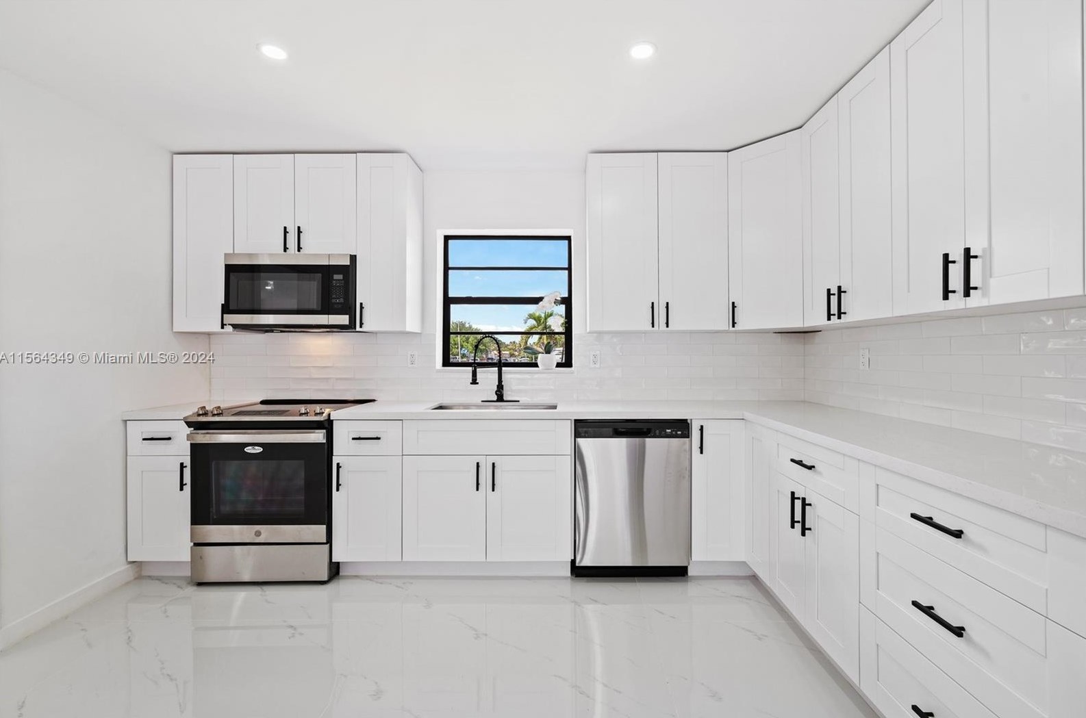 12040 171st Ter, Miami FL  33177-2167 exterior