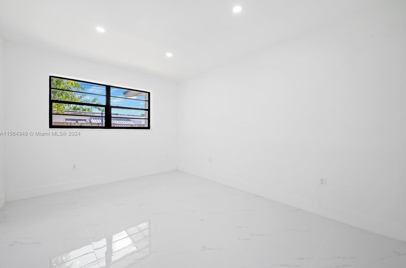 12040 171st Ter, Miami FL  33177-2167 exterior