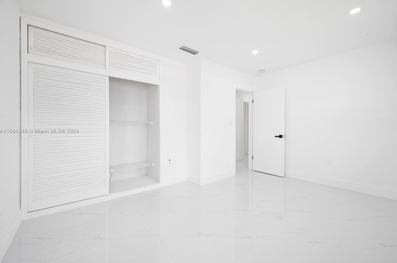 12040 171st Ter, Miami FL  33177-2167 exterior