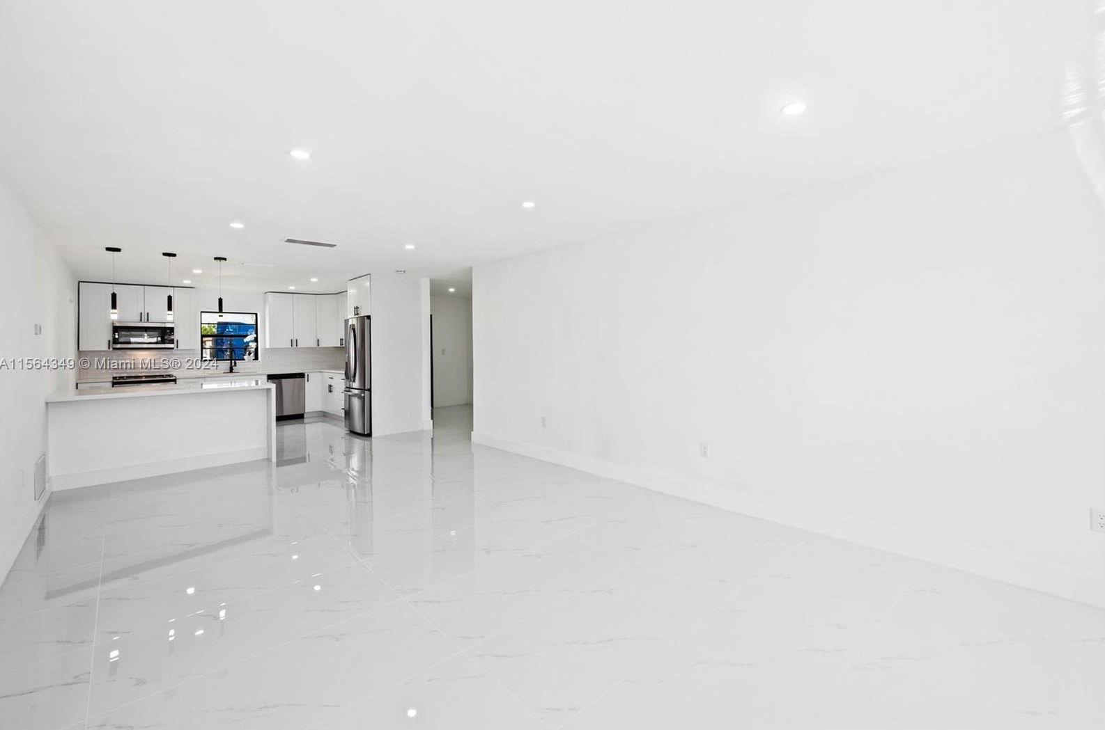 12040 171st Ter, Miami FL  33177-2167 exterior