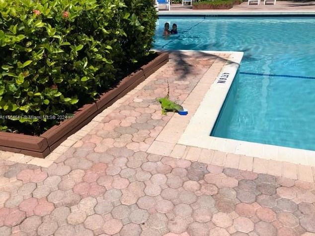 3640 Yacht Club Dr, Miami FL 33180-3505 exterior