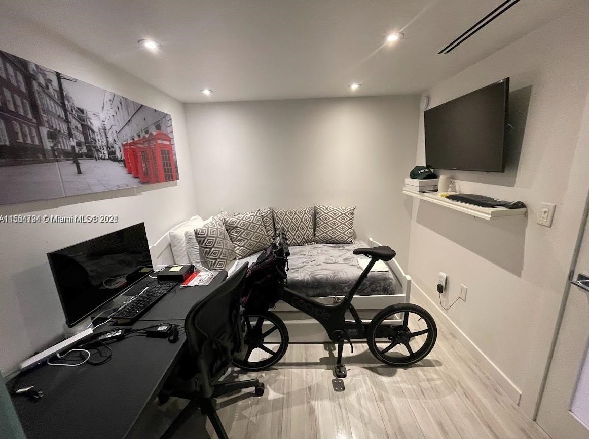 100 Bayview Dr, Miami FL  33160-4772 exterior