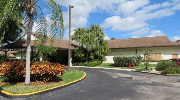 5177 Rose Hill Dr, Boynton Beach FL  33437-1307 exterior