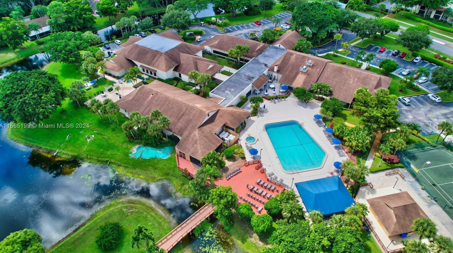 5177 Rose Hill Dr, Boynton Beach FL  33437-1307 exterior