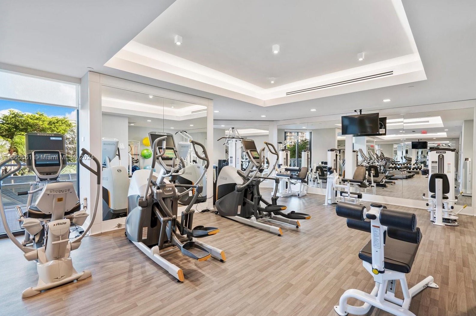 19500 Turnberry Way, Miami FL  33180-2509 exterior