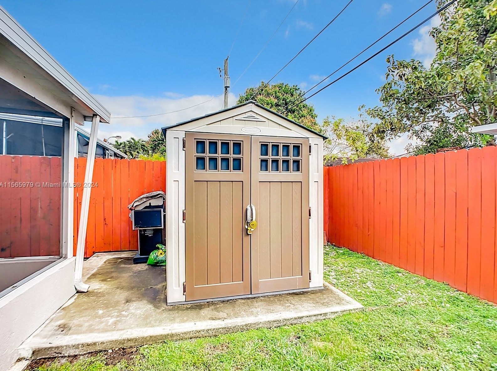 4351 8th Ln, Hialeah FL  33013-2421 exterior