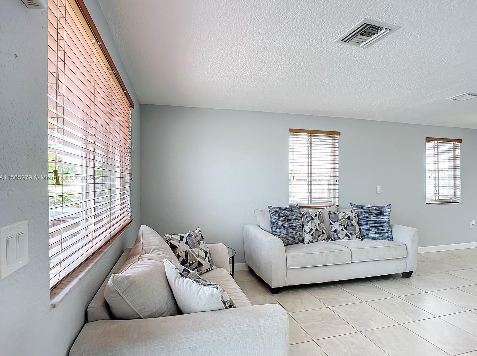 4351 8th Ln, Hialeah FL  33013-2421 exterior