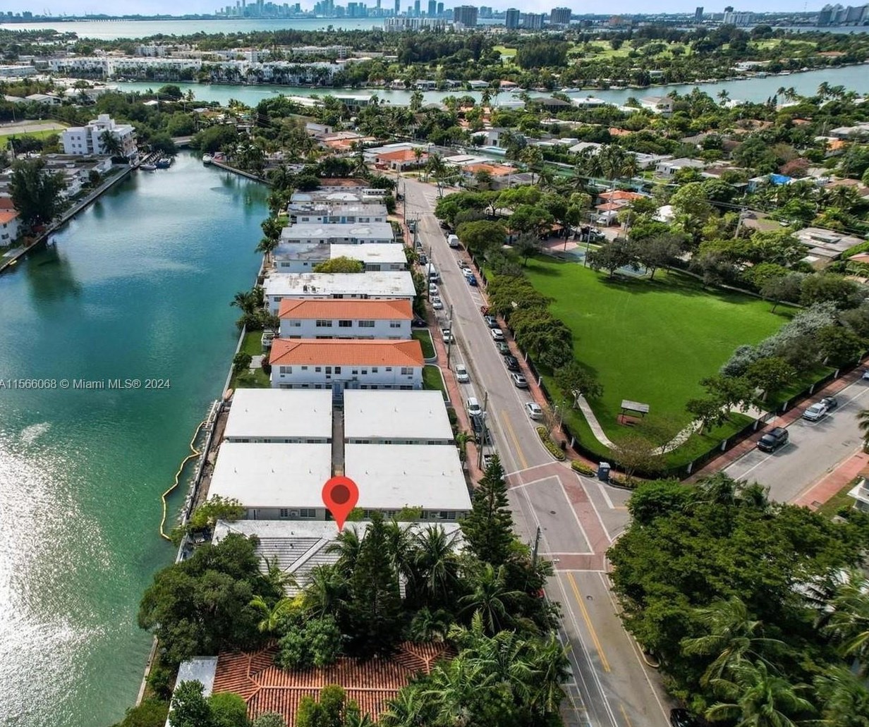 7885 Crespi Blvd, Miami FL 33141-1119 exterior