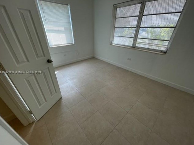 7885 Crespi Blvd, Miami FL 33141-1119 exterior