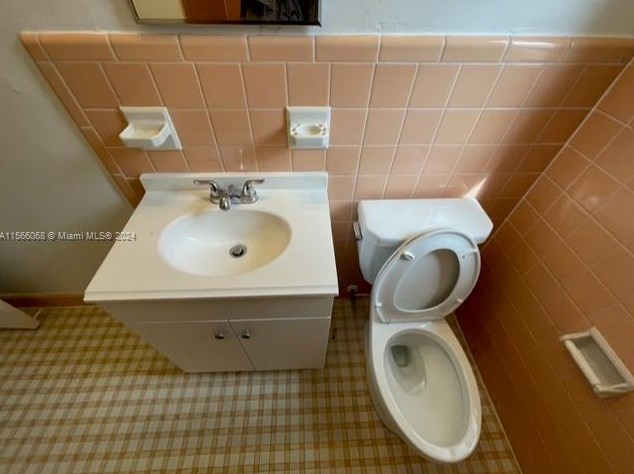 7885 Crespi Blvd, Miami FL 33141-1119 exterior