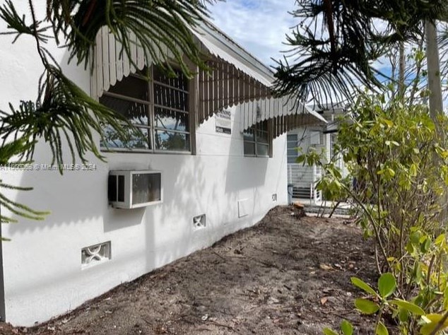 7885 Crespi Blvd, Miami FL 33141-1119 exterior