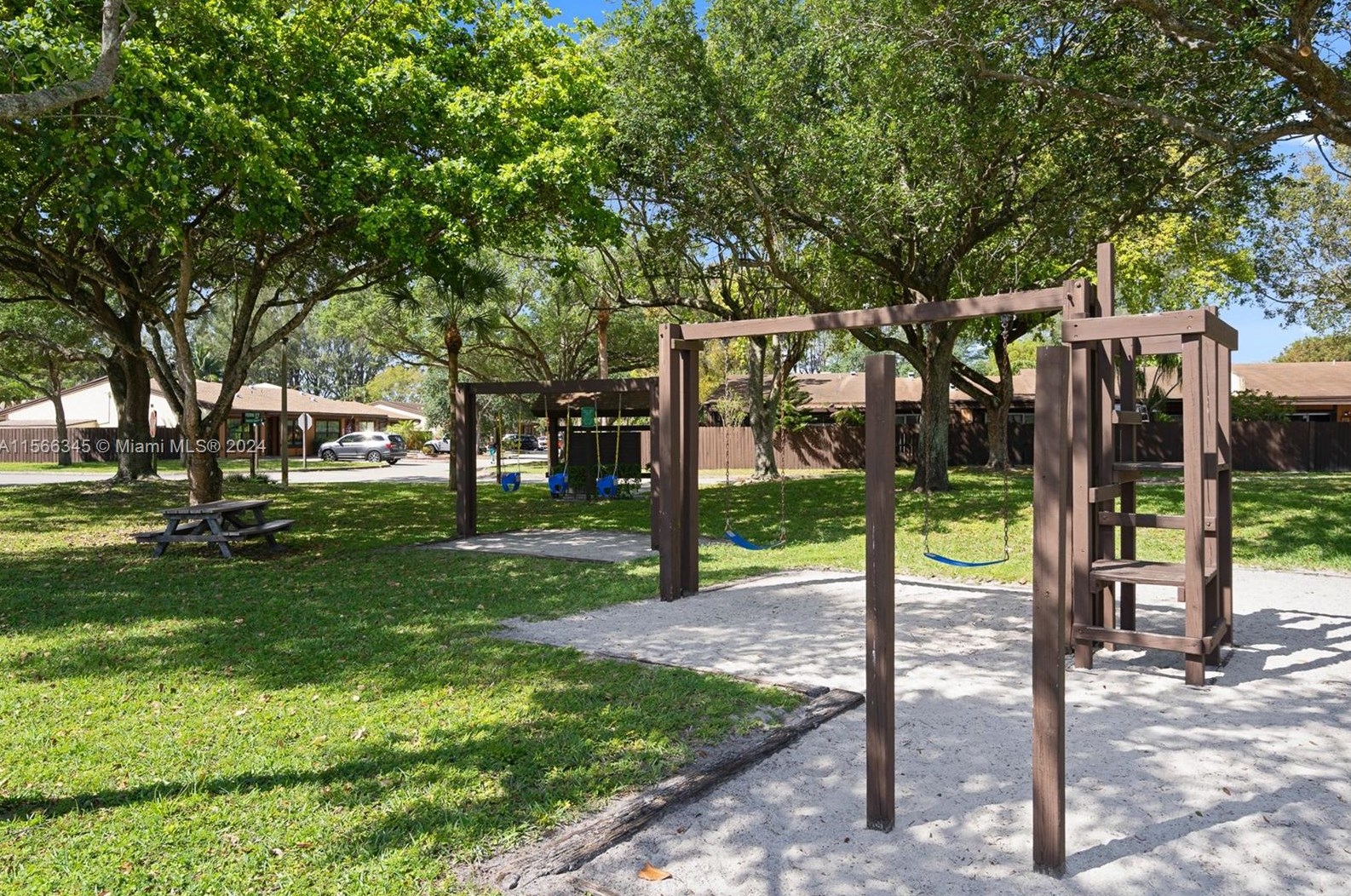 2301 Yucca Ave, Hollywood FL  33026-1724 exterior