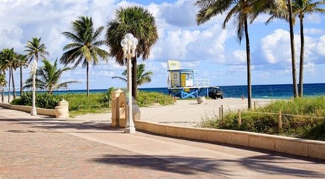 777 Ocean Dr, Hollywood FL  33019-2009 exterior
