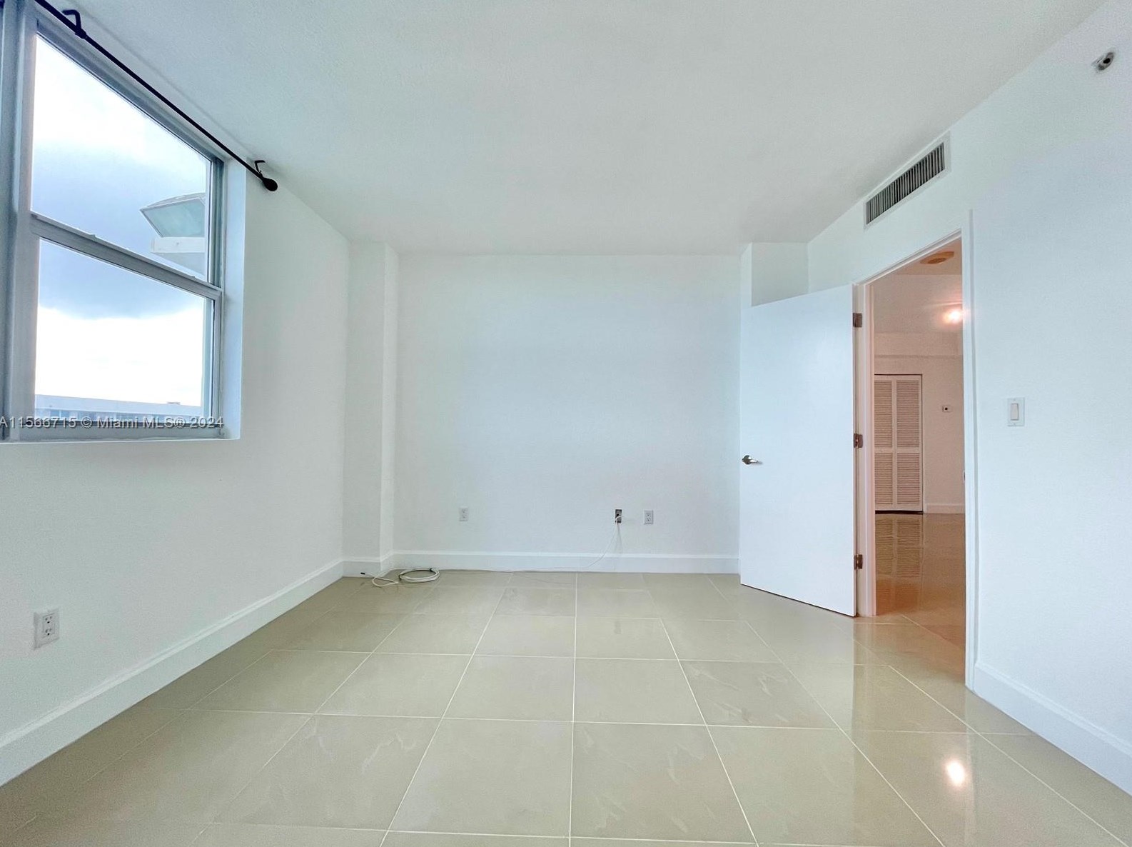 7501 Treasure Dr, Miami FL 33141-4310 exterior