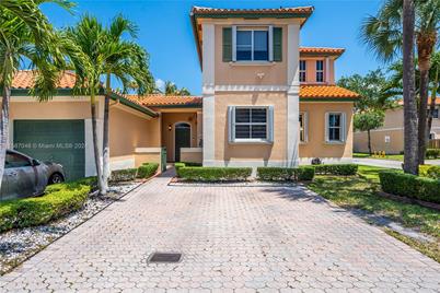 8369 NW 143rd St, Miami Lakes, FL 33016 - Photo 1