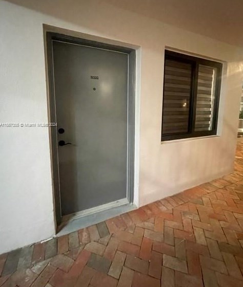 2924 Day Ave, Miami FL  33133-5283 exterior