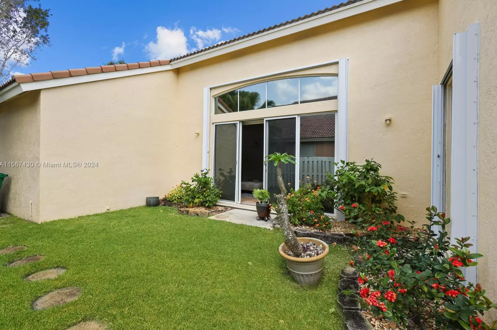 18880 29th St, Hollywood FL  33029-2411 exterior