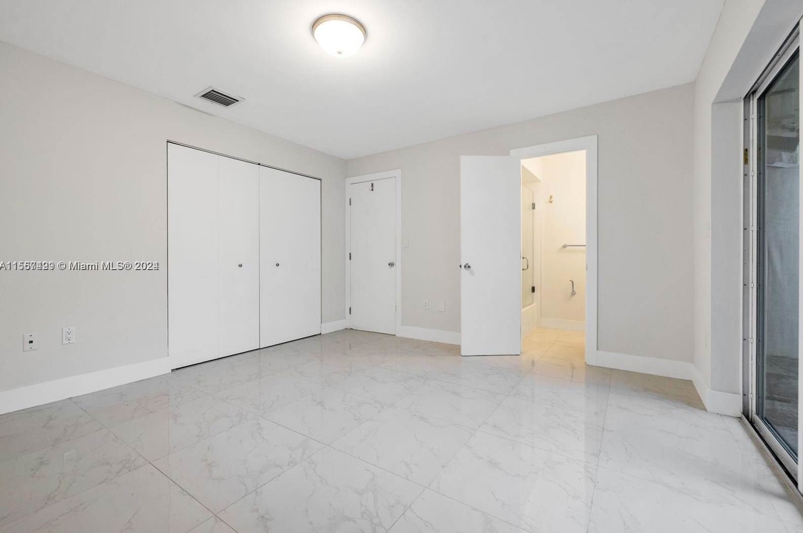 3056 Shipping Ave, Miami FL 33133-4522 exterior