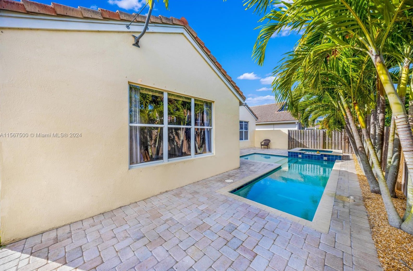 9325 Cove Point Cir, Boynton Beach FL  33472-2767 exterior