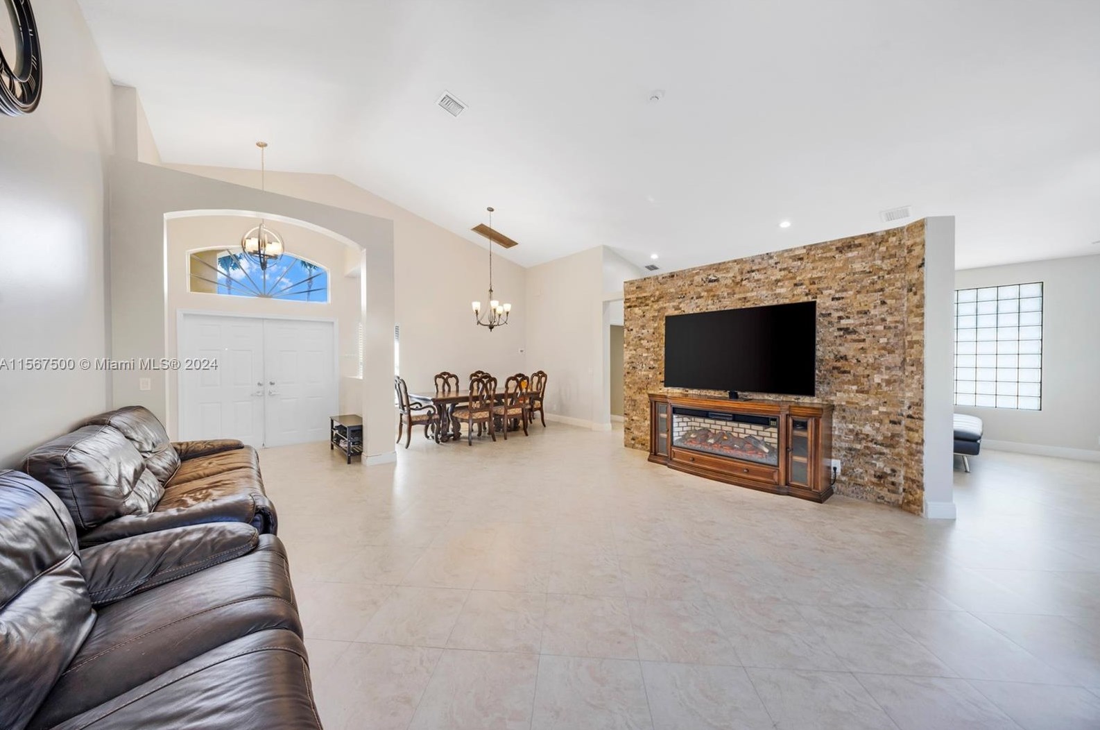 9325 Cove Point Cir, Boynton Beach FL  33472-2767 exterior